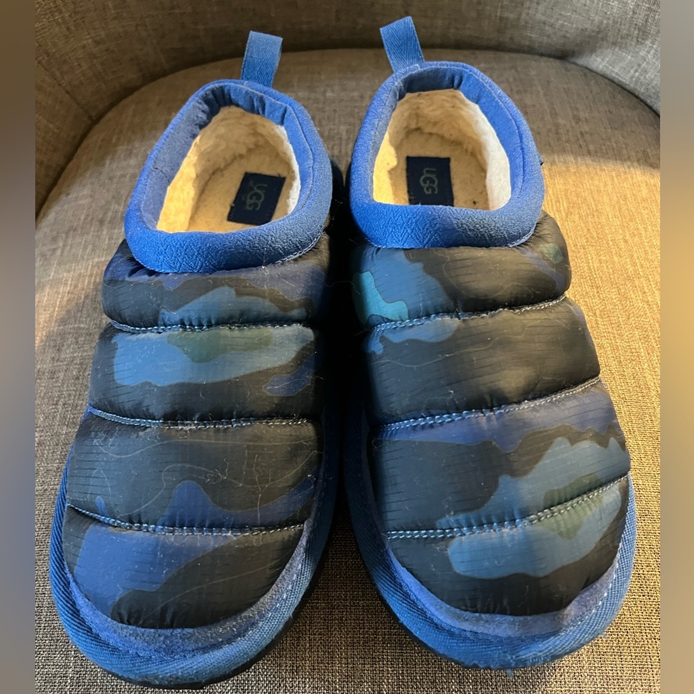 Boys/Girls Youth Ugg Tasman slippers camouflage blue size 5 great condition